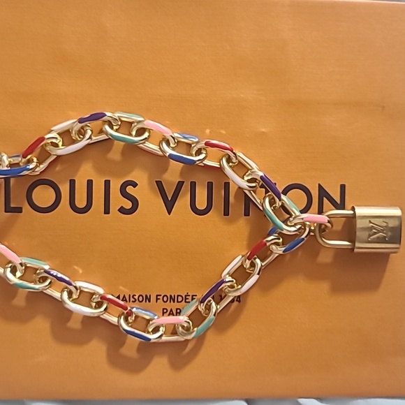 #319 Authentic LOUIS VUITTON Lock Key Set  with colorful Necklace and bracelet - Picture 7 of 8